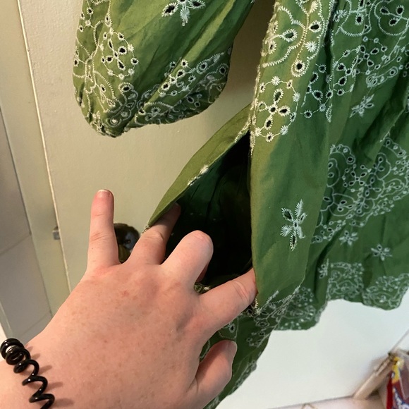 Green embroidered dress - Picture 7 of 7